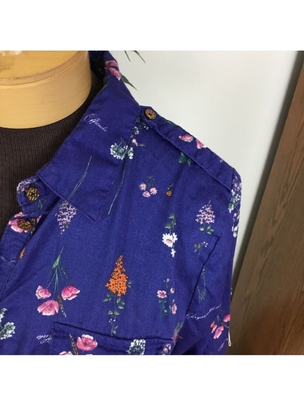JACLYN Smith XL royal blue floral button down roll sleeve top - Picture 10 of 16